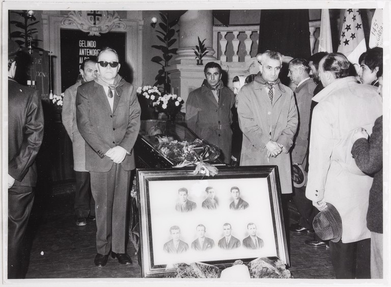 Gattatico-Reggio Emilia, 27-30 marzo 1970, Funerali di Alcide Cervi, camera ardente di Alcide nella Sala del Tricolore di Reggio Emilia, picchetto d'onore